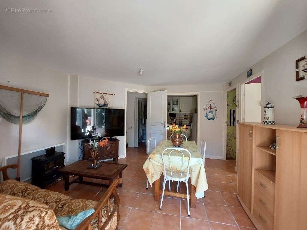 Appartement à DONVILLE-LES-BAINS