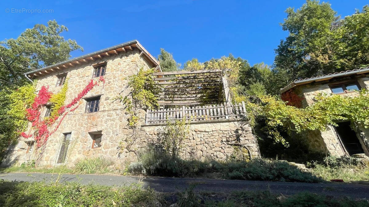 Maison à SAINT-JULIEN-LABROUSSE