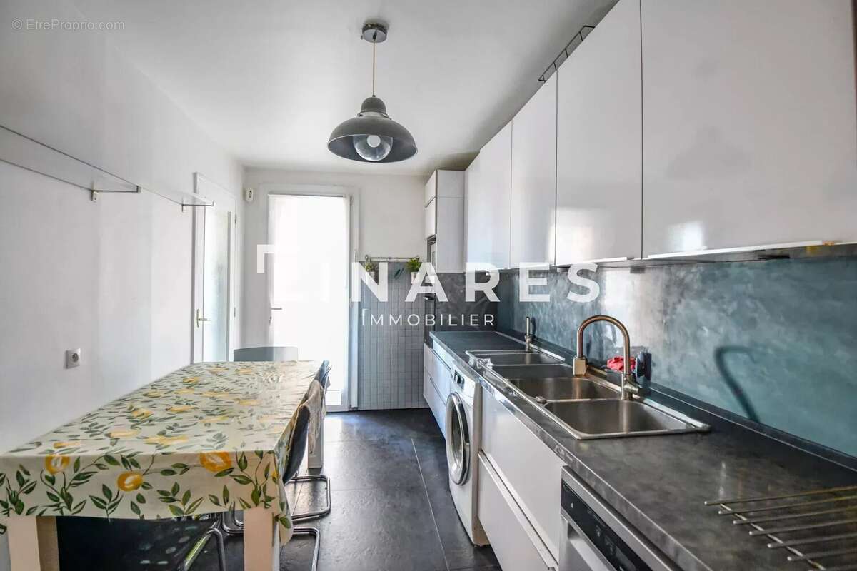 Appartement à MARSEILLE-4E