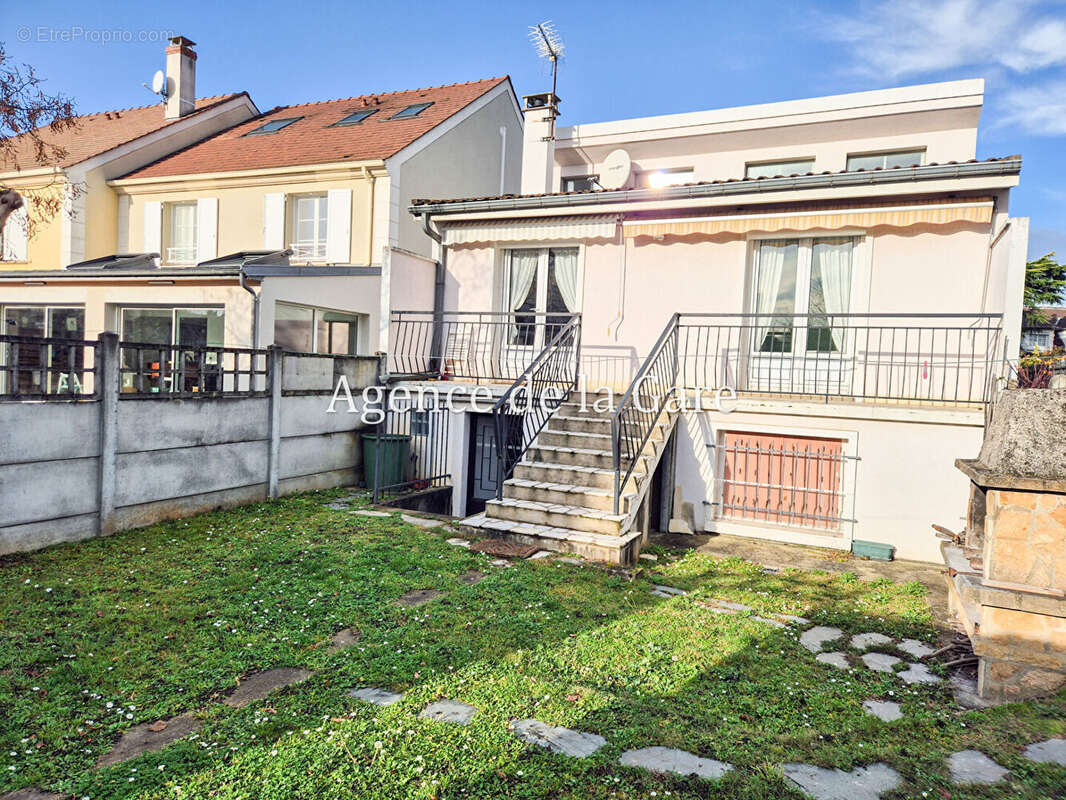 Maison à CARRIERES-SUR-SEINE