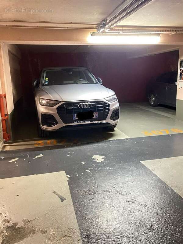 Parking à PARIS-16E