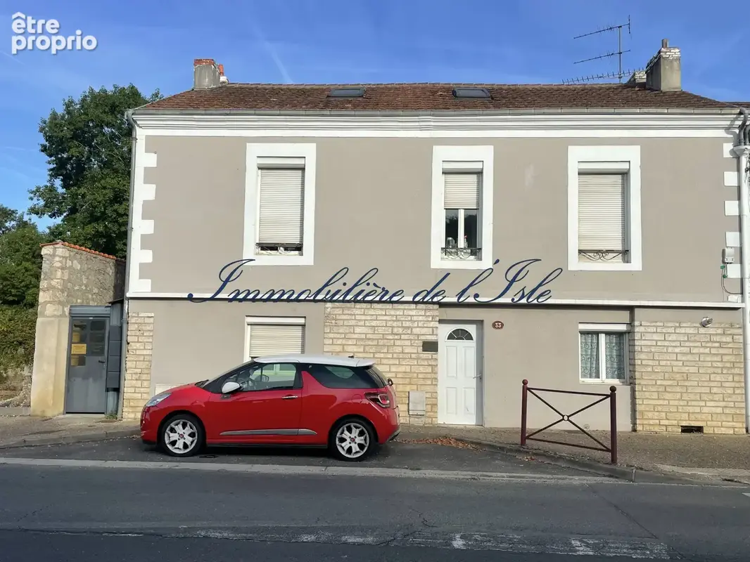 Un immeuble de rapport aux multiples possibilites - photo 1