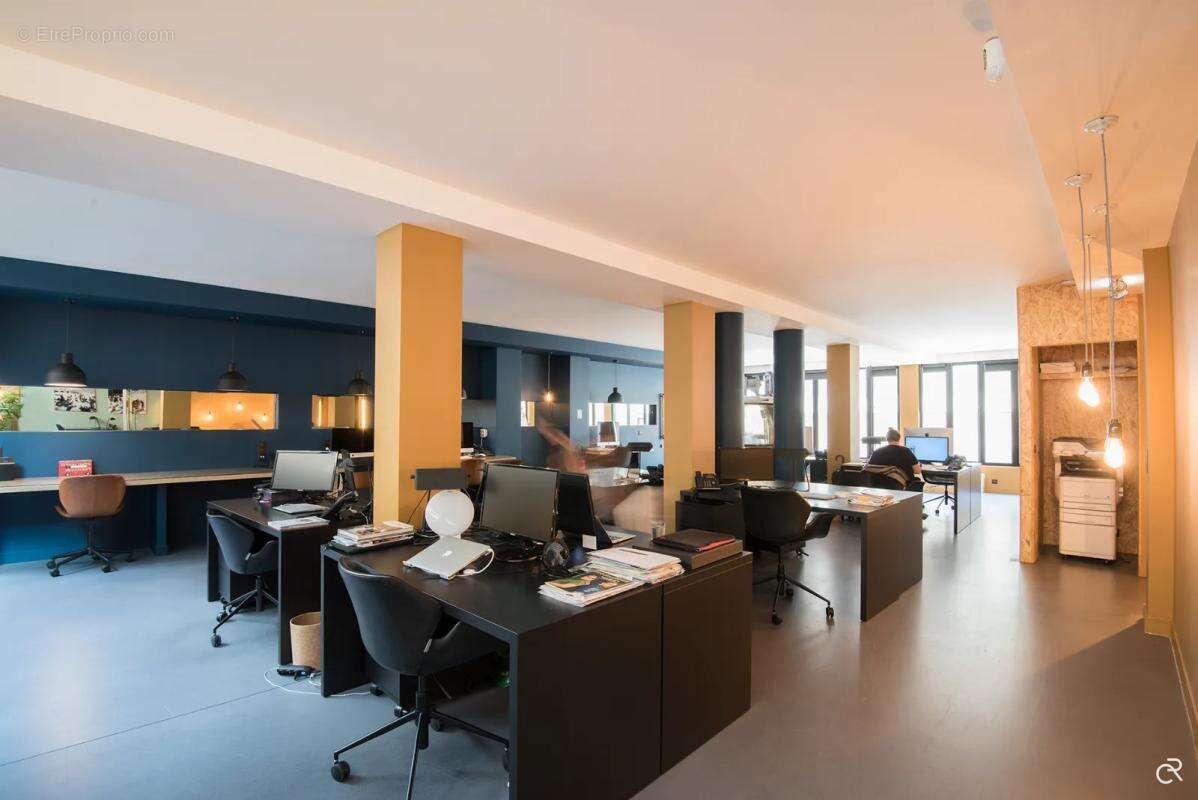 Très beau LOFT à vendre développant 265 m², fonctionnel, Clé en main entièrement rénové par architecte . Possibilité de location - photo 2