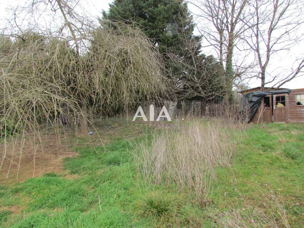 Maison à LES ADJOTS