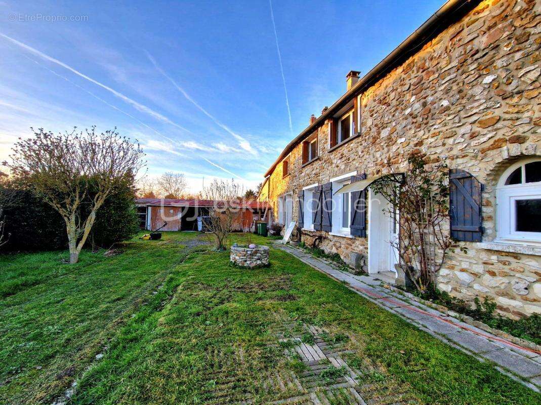 Maison à ORVILLIERS