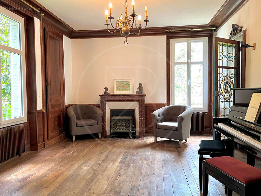 Maison à SAINT-LEON-SUR-L'ISLE