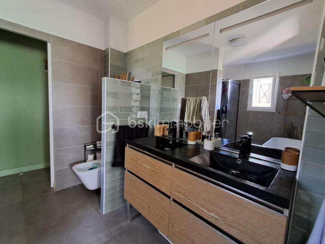 Maison moderne de 130 m² avec piscine et vue imprenable sur les montagnes - photo 9