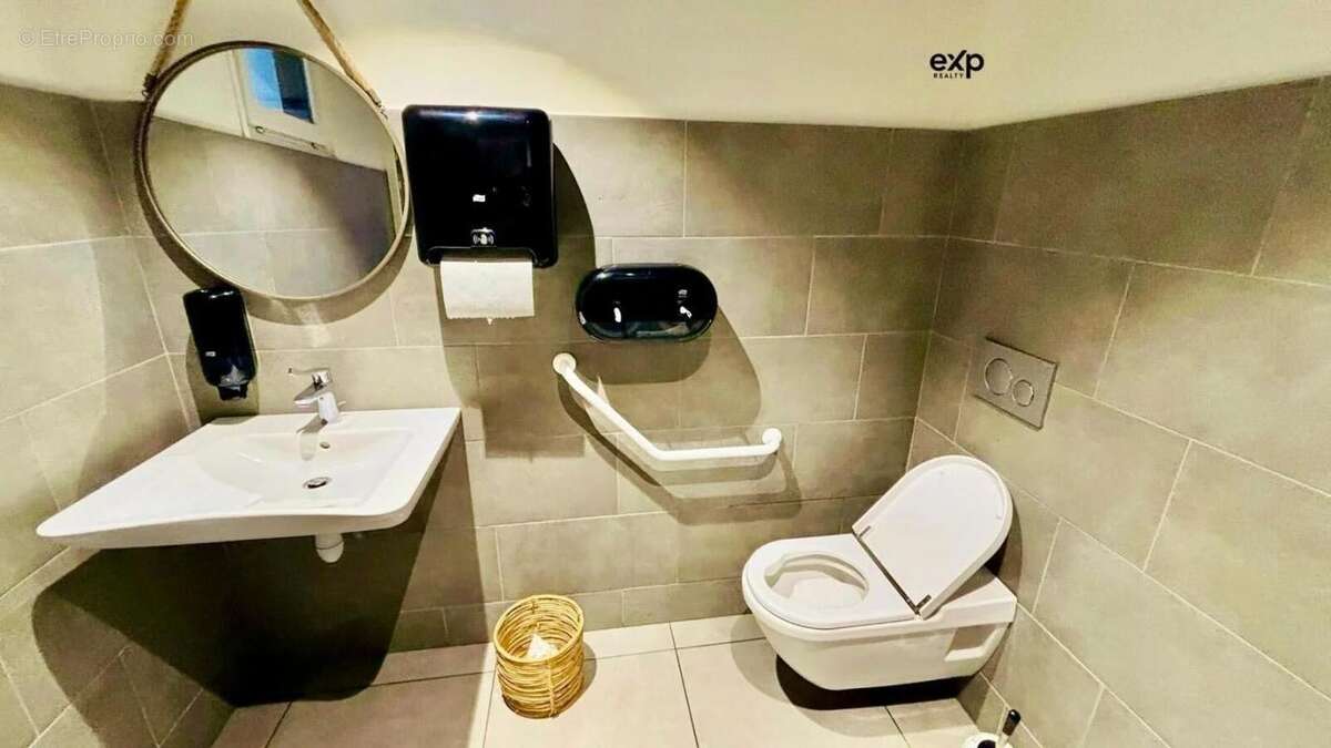 Commerce à CHALLES-LES-EAUX