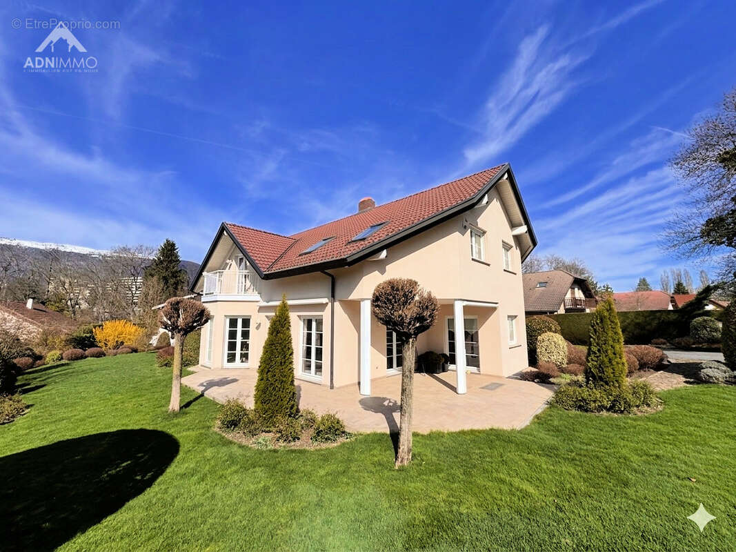 Maison à SAINT-GENIS-POUILLY