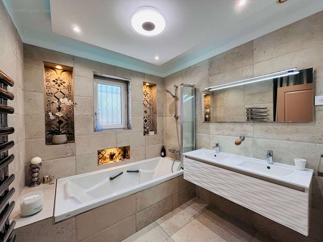 Maison à CAUMONT-SUR-DURANCE