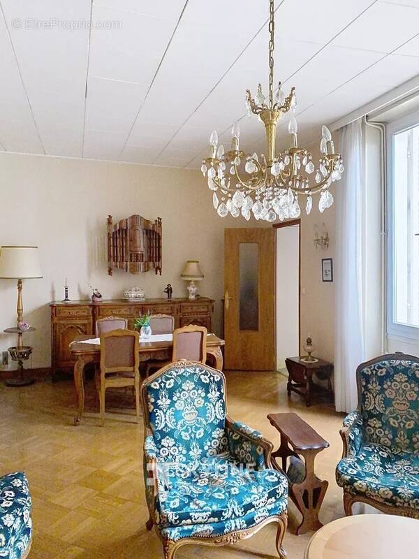 Appartement à MARSEILLE-1E