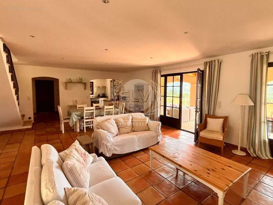 Maison à PLAN-DE-LA-TOUR