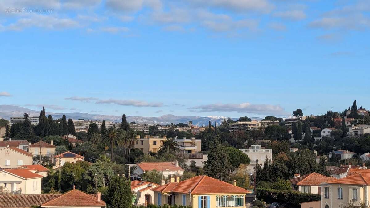 Grand T2 avec vue mer panoramique à Juan les Pins - photo 3