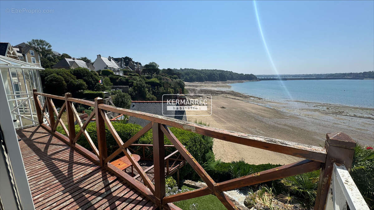 VILLA 5 pièces- VUE MER- grand garage- jardin- accès privatif à la plage - photo 6