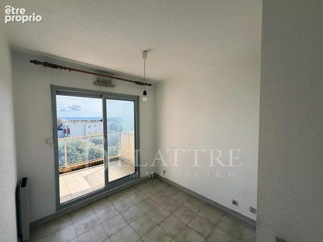 Beau 2 pièces en dernier étage avec terrasse et vue mer - photo 2