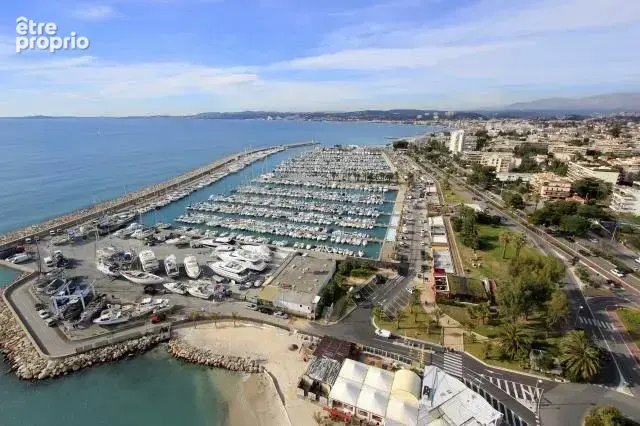 Appartement à SAINT-LAURENT-DU-VAR