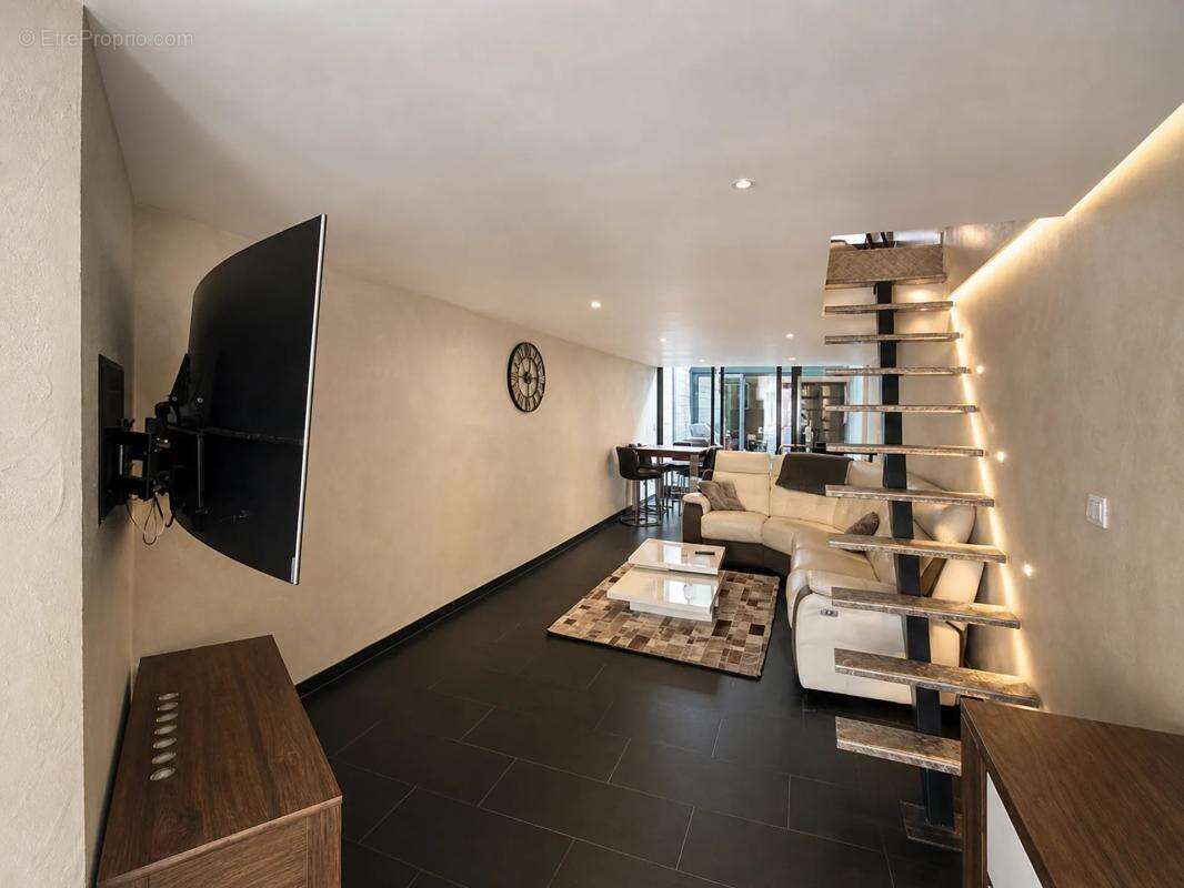 Maison de 6 pièces de 135 m² à Orléans - photo 3