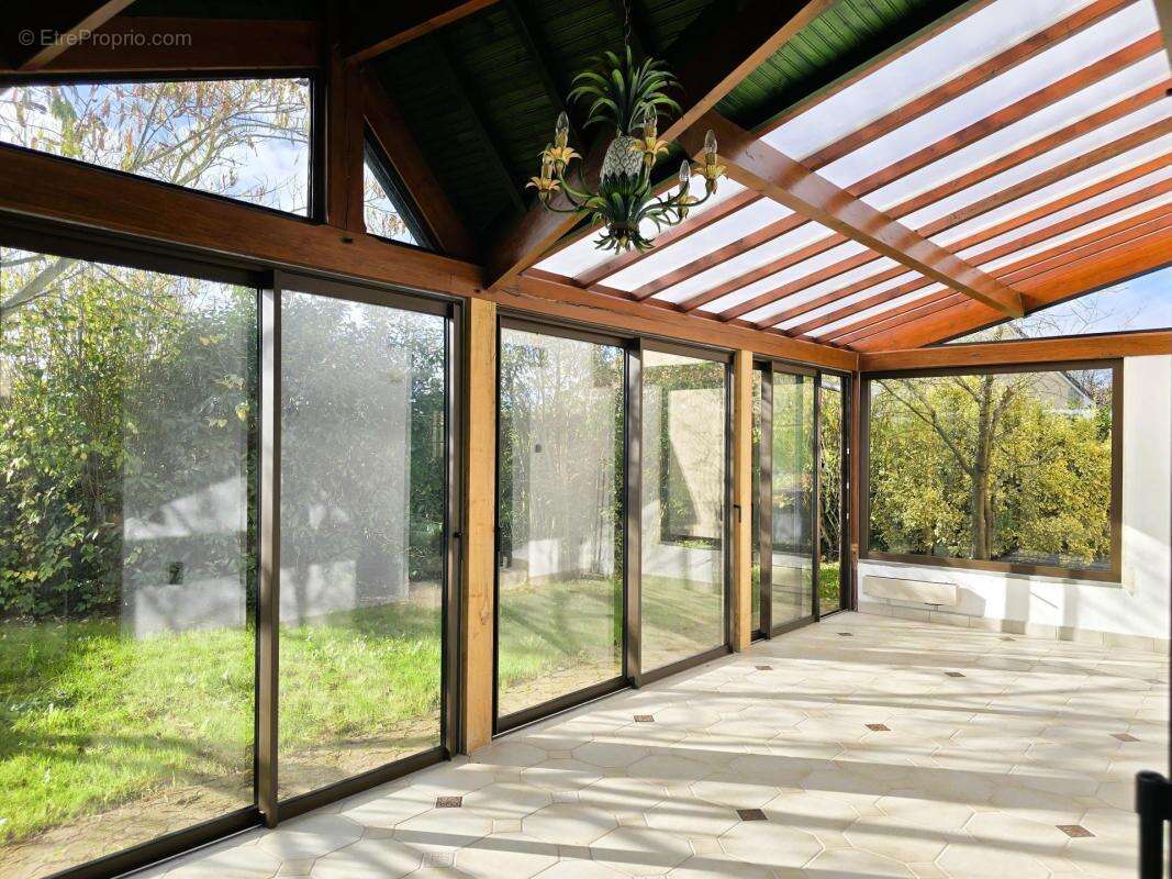 Maison familiale de 176m² avec piscine et espace bien-être - photo 3