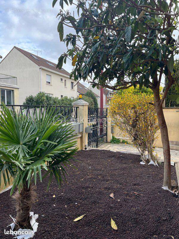 Appartement à FRESNES