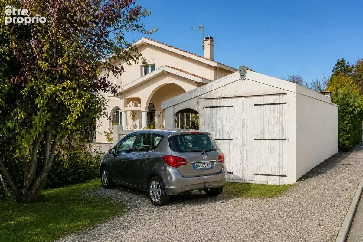 Lavelanet – maison 220 m² – 7 chambres – 2 logements – jardin, terrasses et garage - photo 11