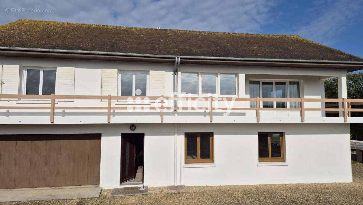 Maison 230 m² à Saint-Come-De-Fresne  - photo 5