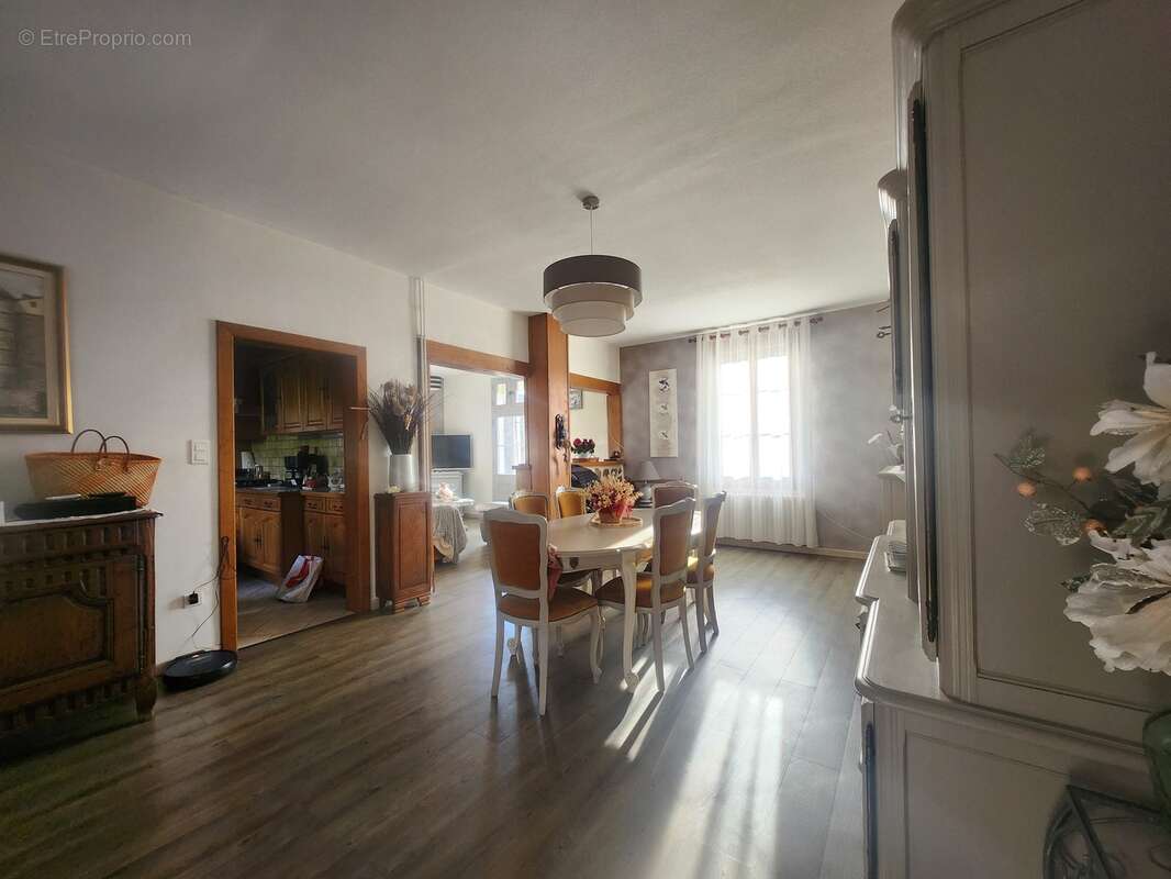 Maison à SAINT-LEONARD-DE-NOBLAT