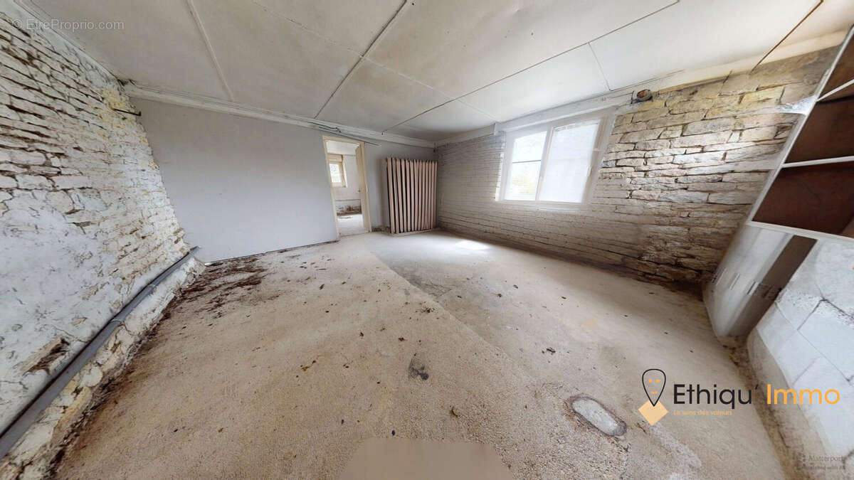 Maison à LACHAPELLE-EN-BLAISY