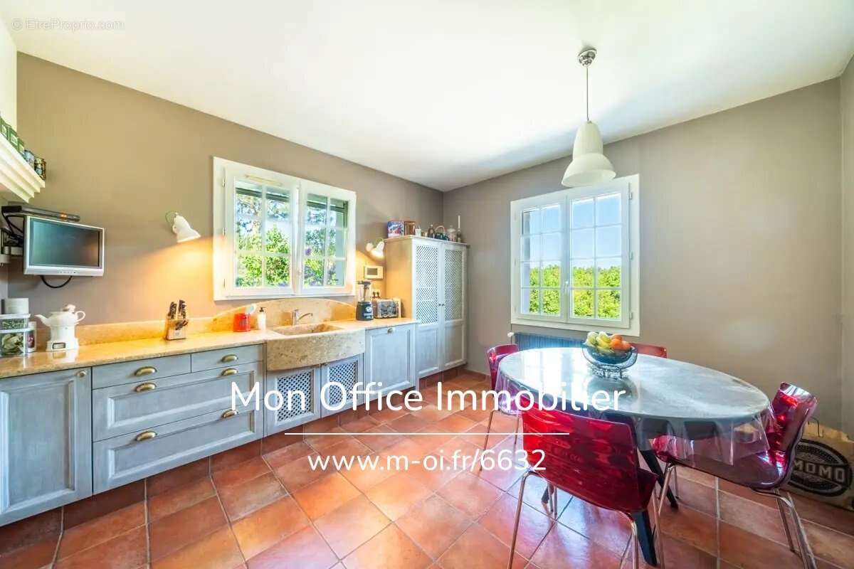 Référence : 6632-SBA - Villa 7 pièces - Quartier Saint Donat - Aix-en-Provence - photo 4