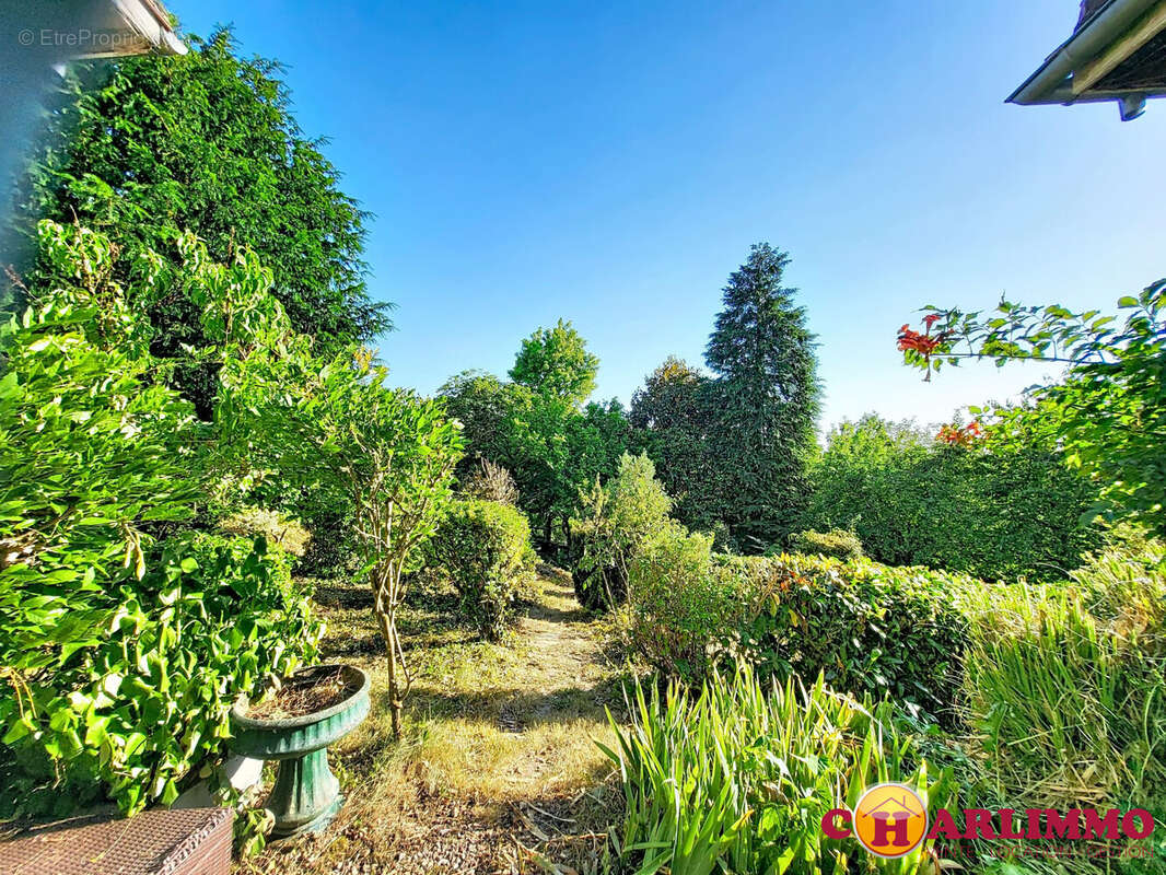 Maison 174 m² à Brigueuil  - photo 3