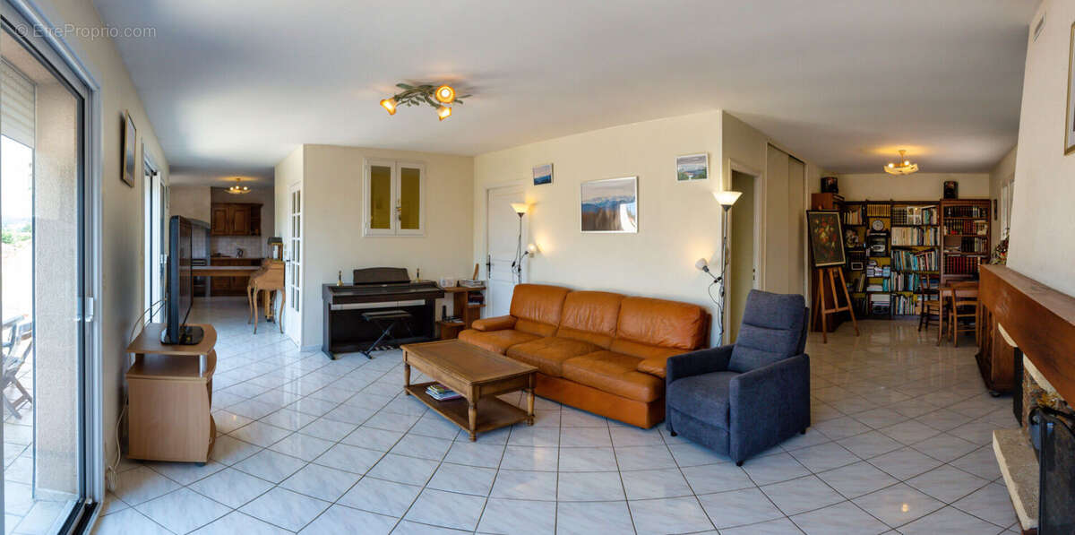 Maison familiale de 182 m² avec piscine et espaces indépendants à Roquefort-sur-Garonne - photo 3