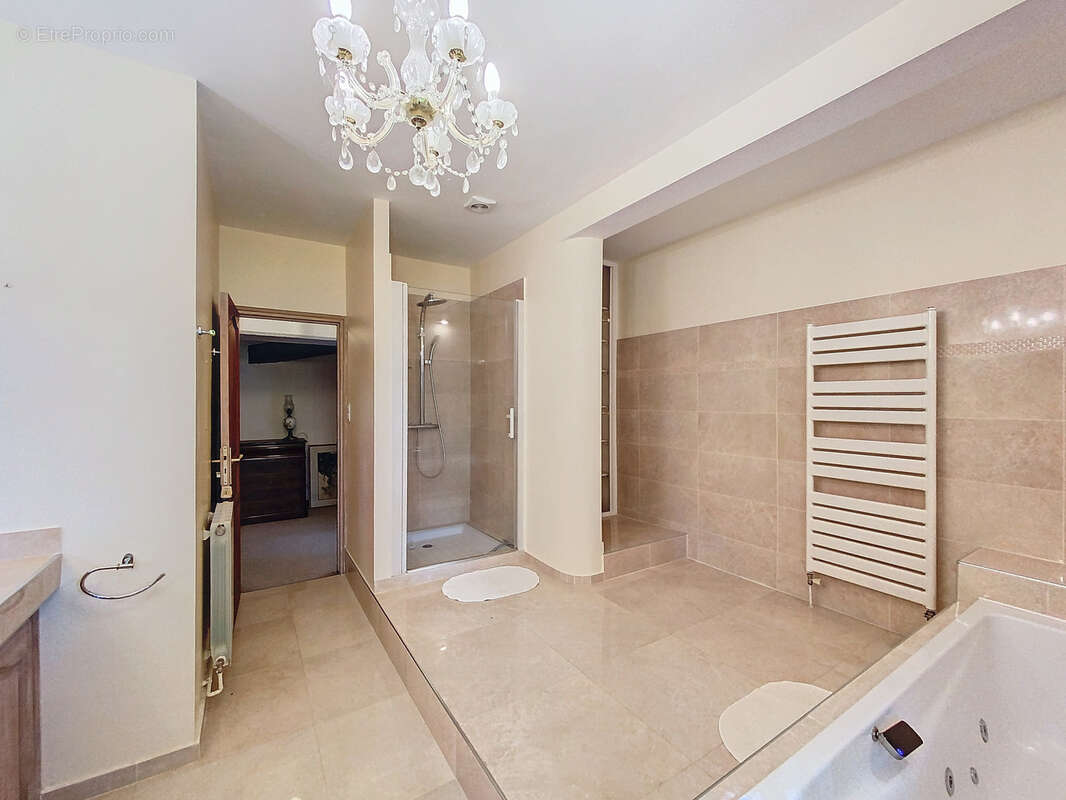 Maison à CASTERA-VERDUZAN