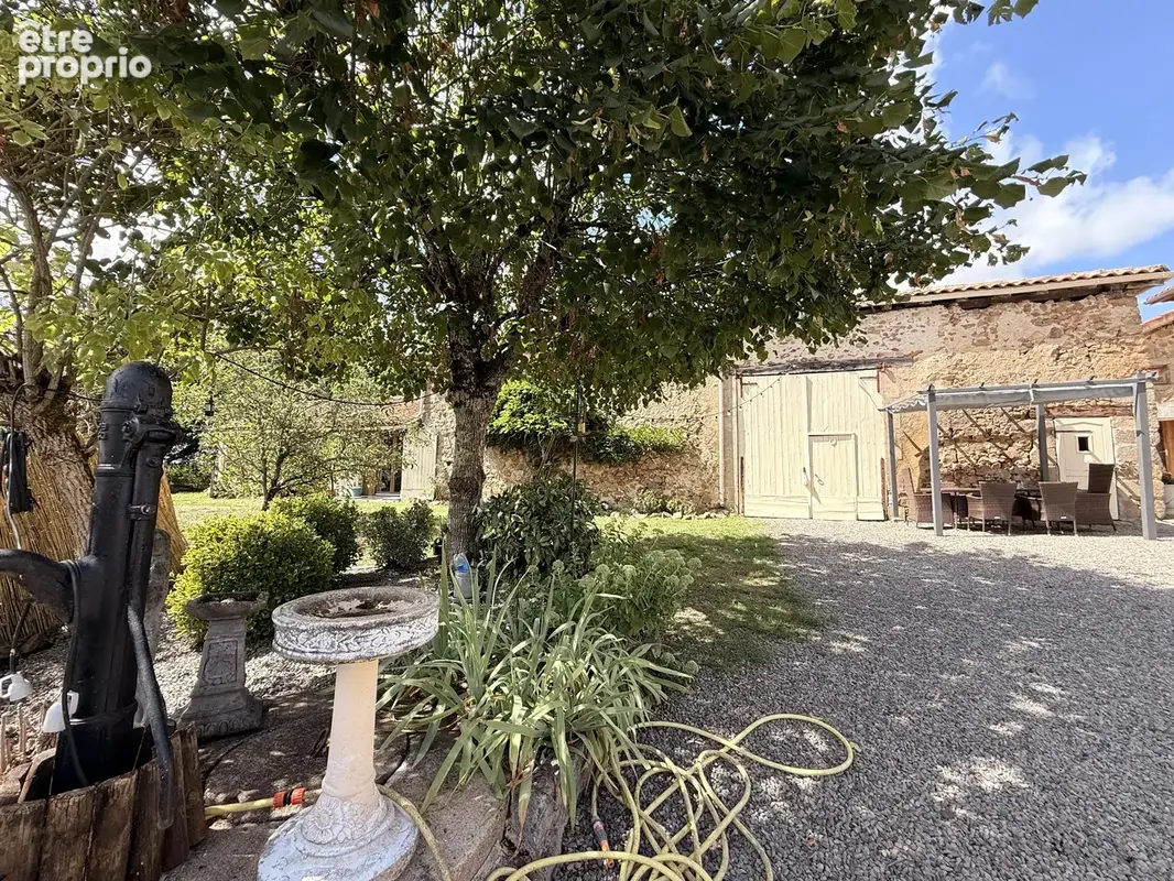 Ancien presbytère du XVIIIe siècle avec grange, piscine chauffée et jardins privés - photo 18