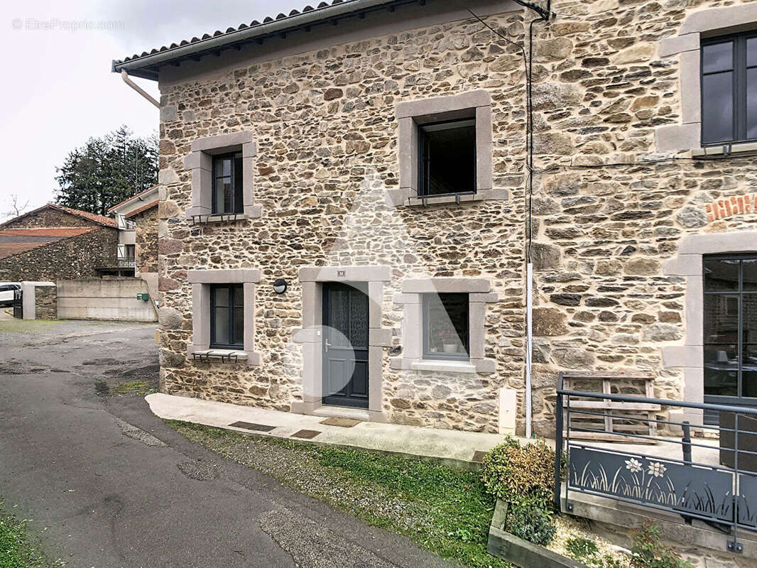 Maison à LARAJASSE