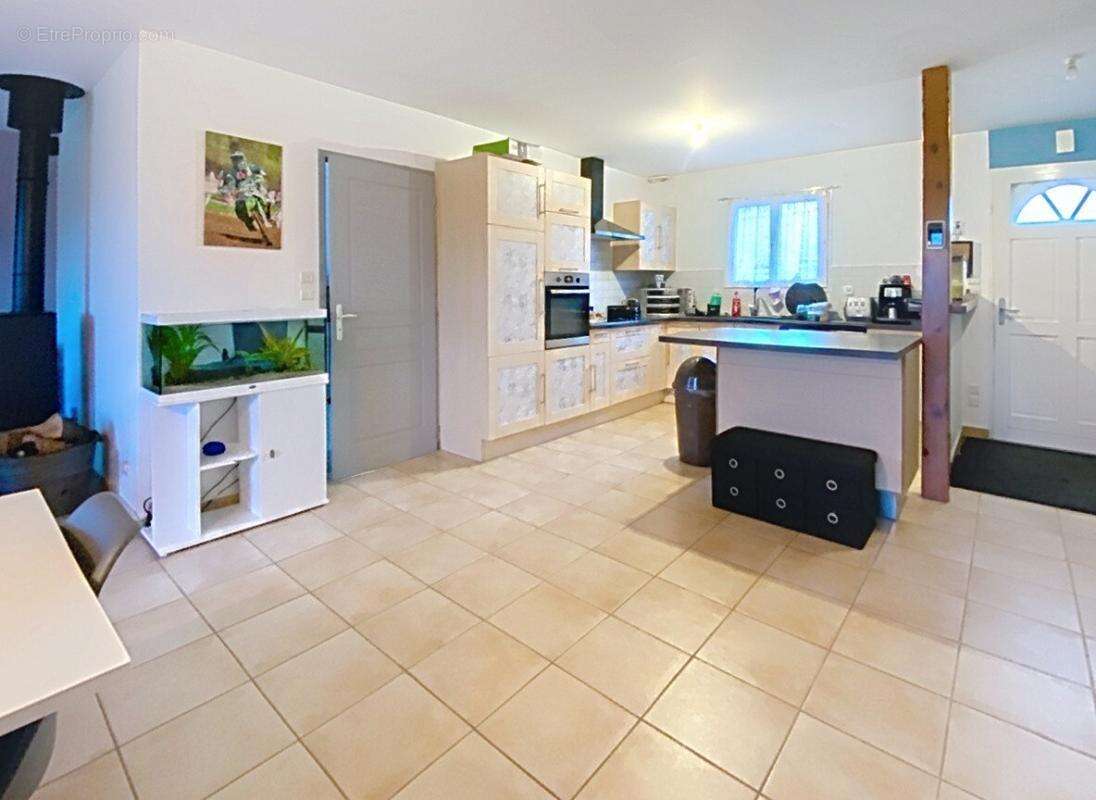 EXCLUSIVITE Maison à 5 minutes de PONS 5 pièces 118 m2  de plain pied avec grand garage - photo 7