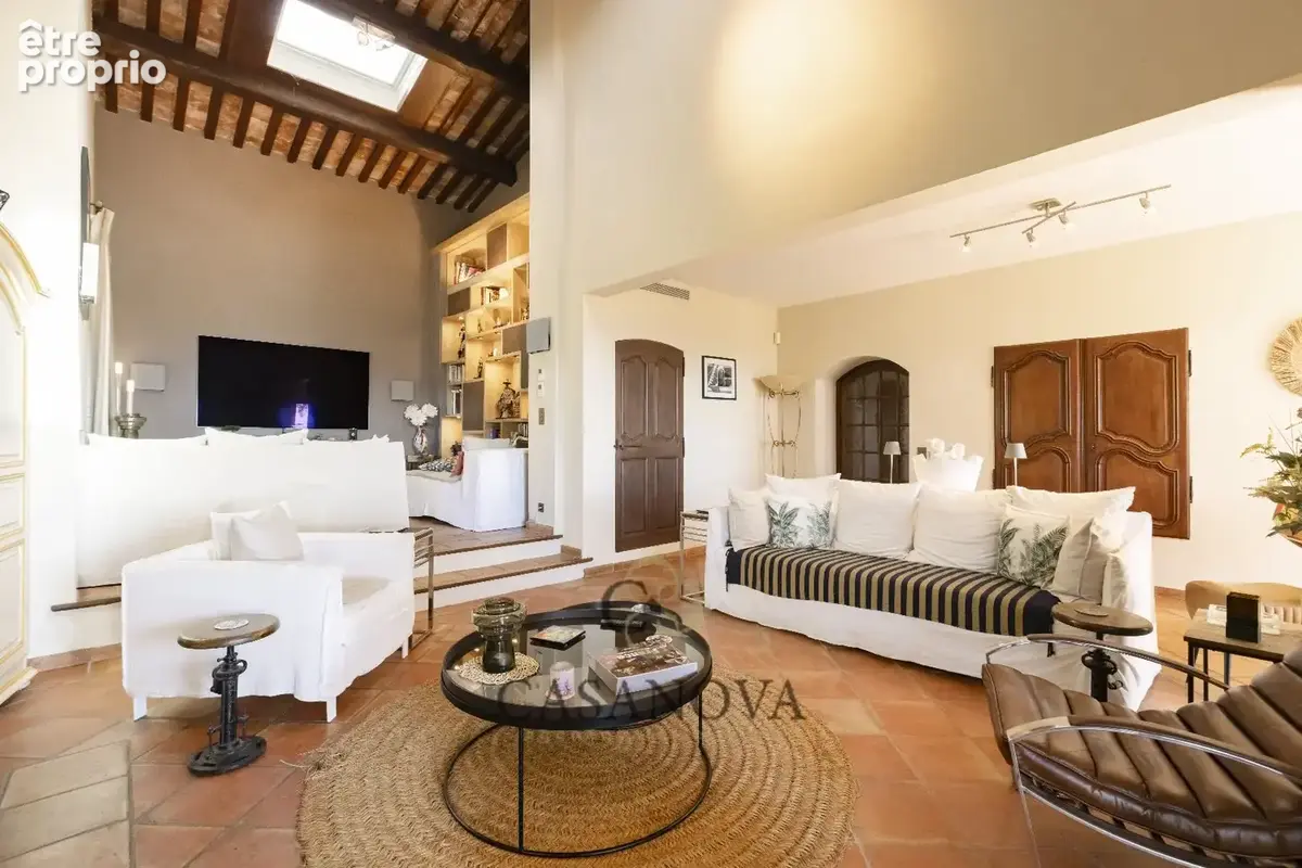 Golfe de Saint Tropez - Domaine de 5 hectares avec bastide, maison de gardien, piscine et vue panoramique à La Garde-Freinet - photo 12
