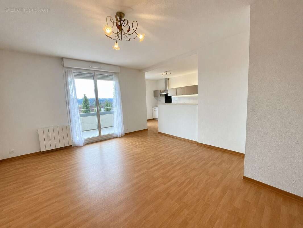 salon-séjour avec IA - Appartement à TRELISSAC