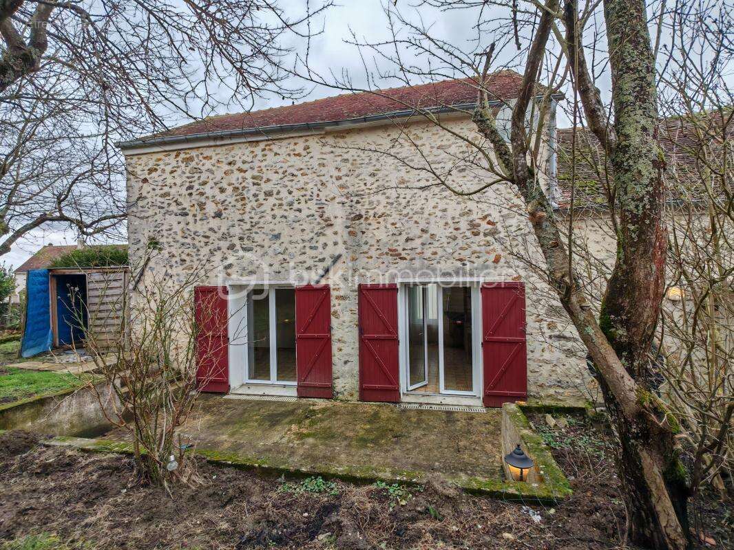 Maison avec jardin et stationnement - photo 2