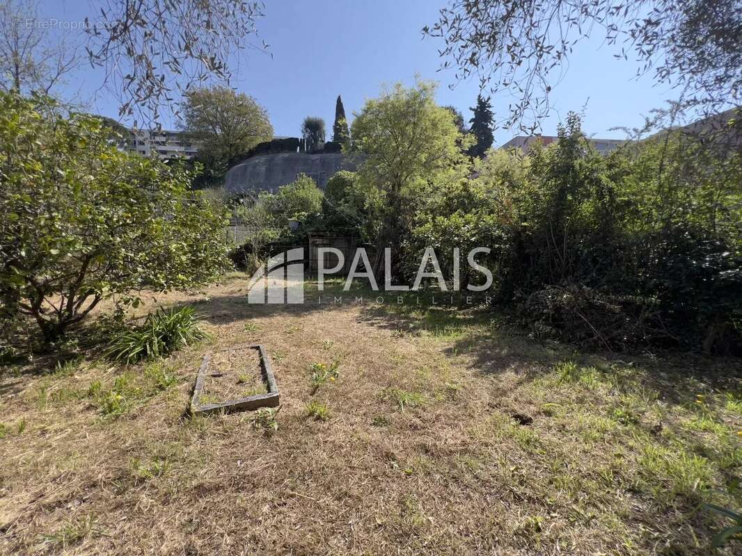 Terrain à NICE