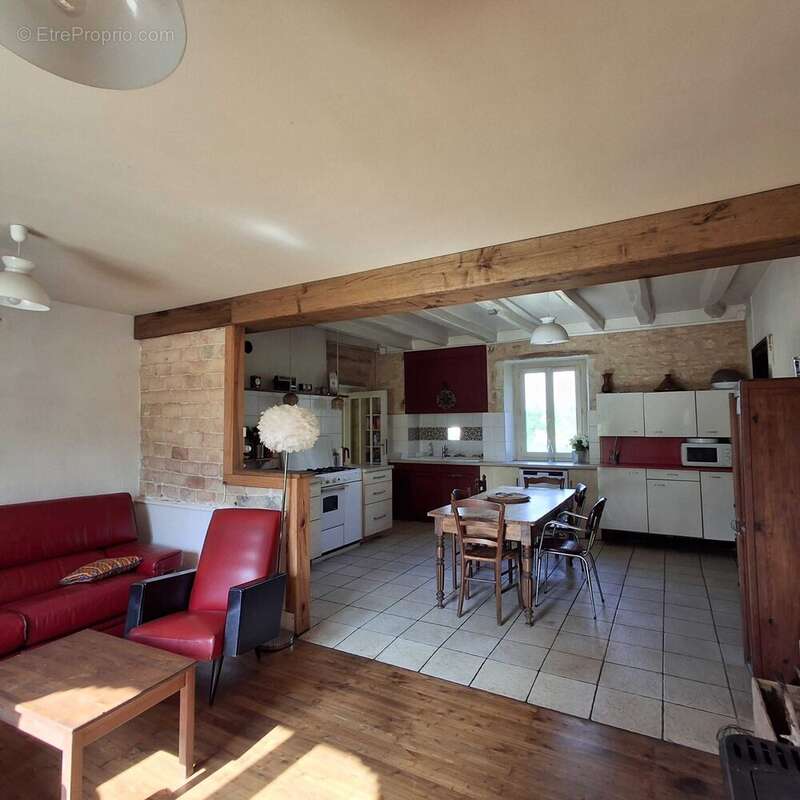 Maison 129 m² à Cellefrouin  - photo 9