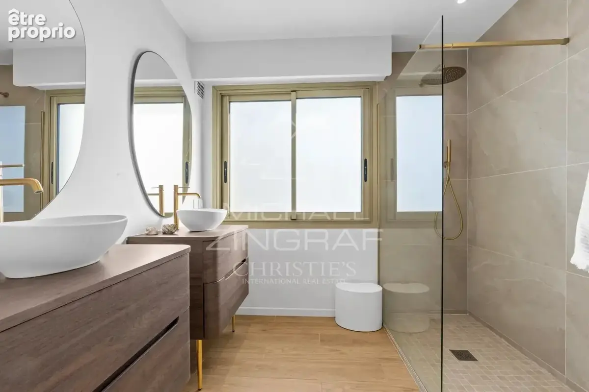 Proche Nice - Superbe appartement front de mer avec piscine - photo 9