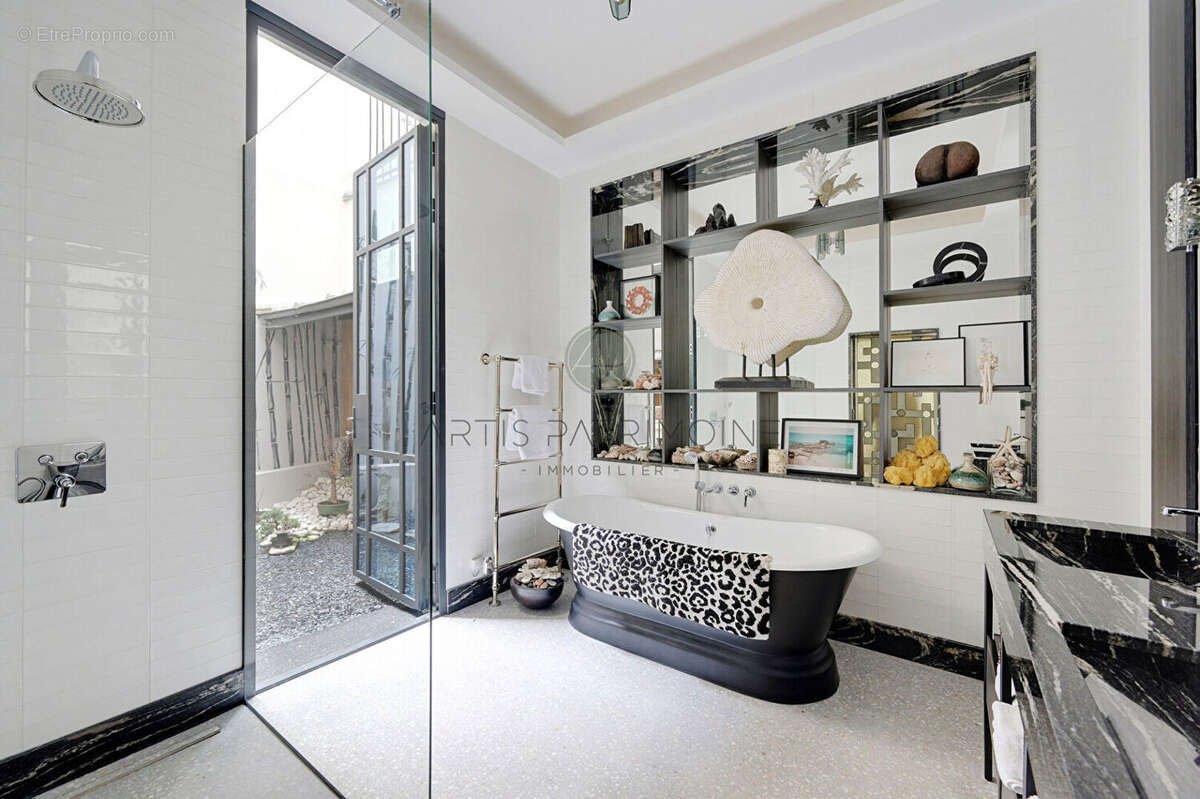 Appartement à PARIS-8E
