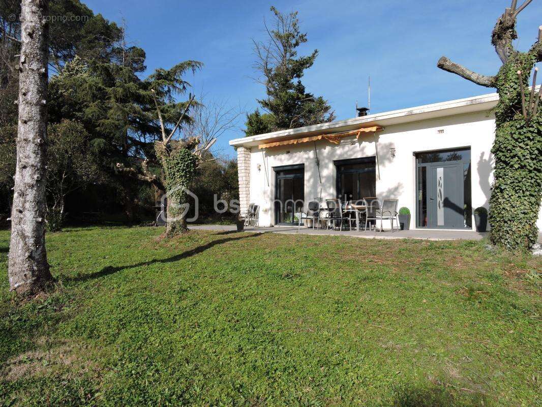 Maison à SAINT-HILAIRE-DE-BRETHMAS