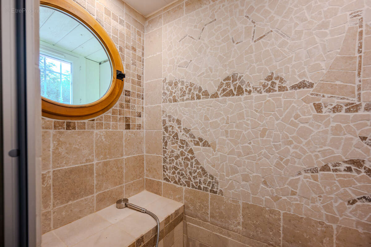 Maison à MEOUNES-LES-MONTRIEUX