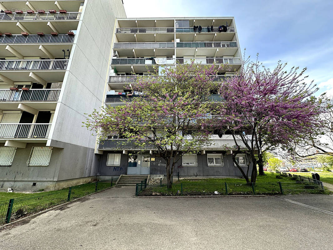 Appartement à VAULX-EN-VELIN