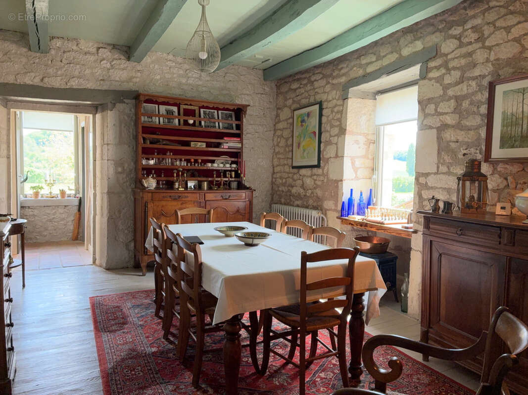 Maison à CASTELNAU-MONTRATIER