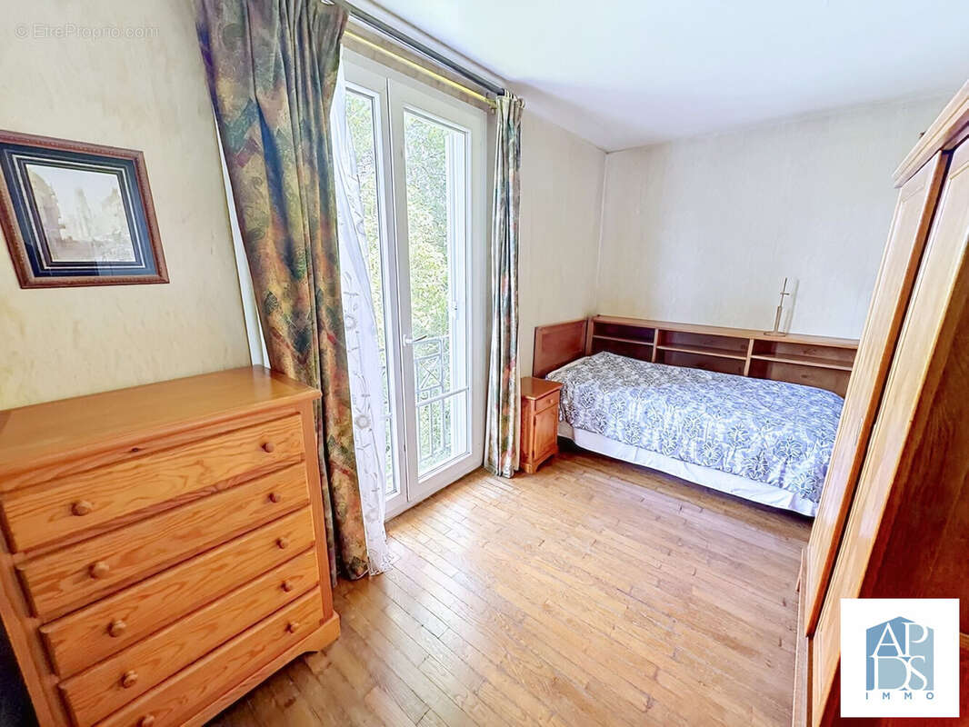 Chambre 2 - Appartement à NOISY-LE-GRAND