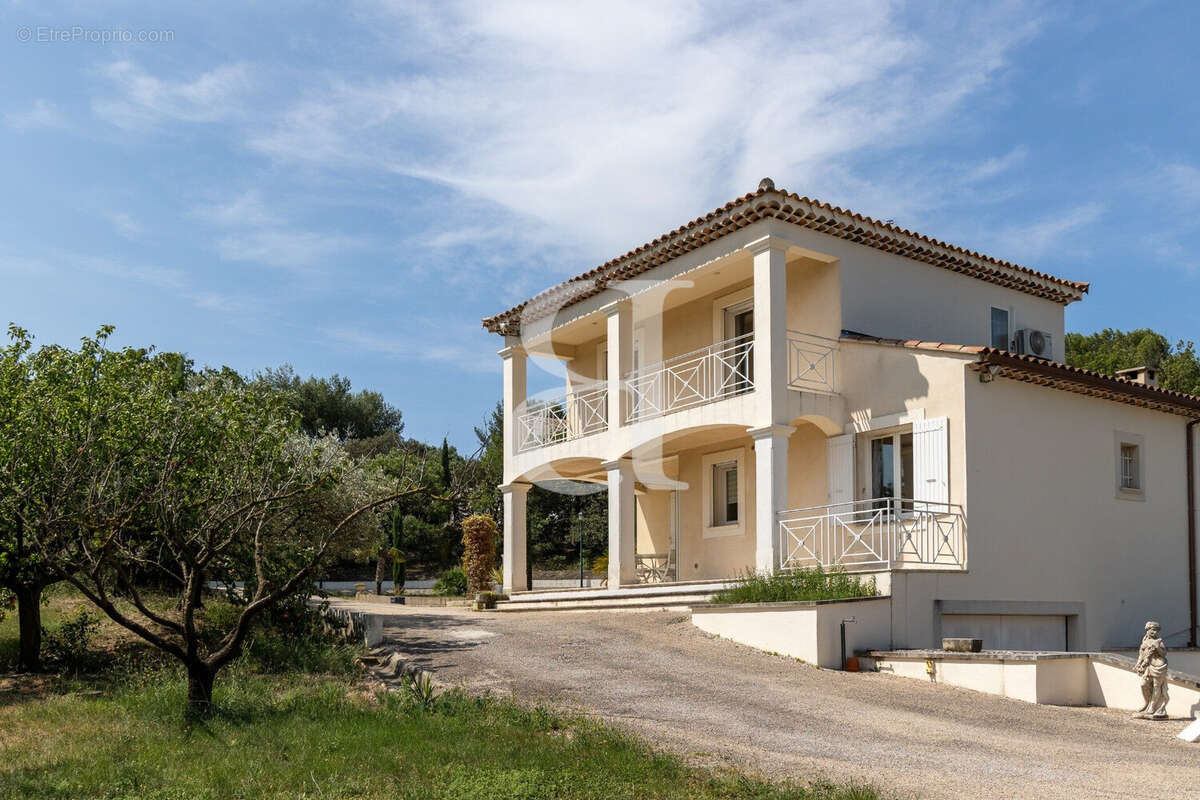 Maison à EYRAGUES
