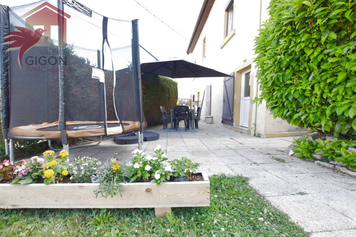 Maison à VIEUX-CHARMONT