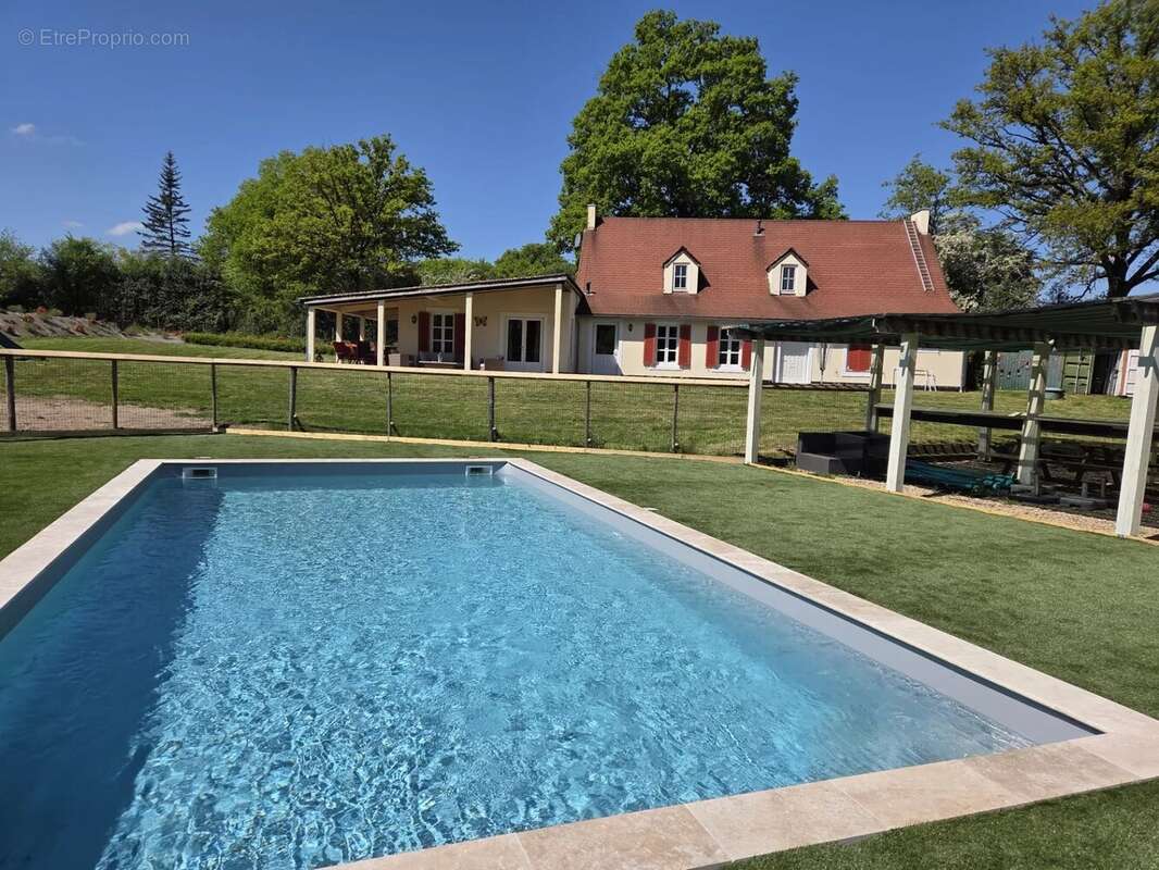 Maison à SAINT-SULPICE-LES-FEUILLES