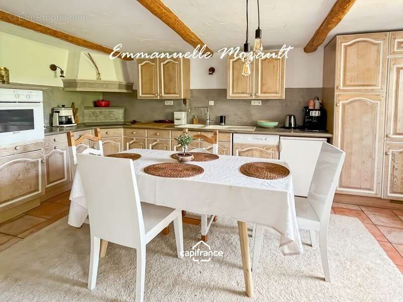 Appartement à BAGNOLS-EN-FORET